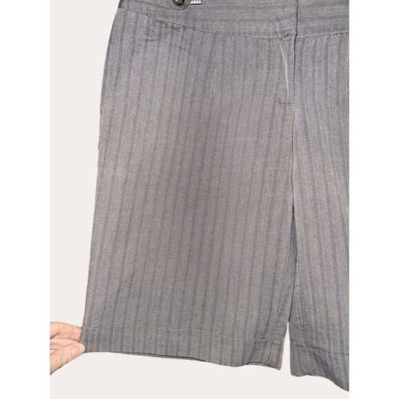 Xhilaration Pleated Cuffed Bermuda Shorts Striped Pockets Gray Junior 13 - Picture 3 of 5